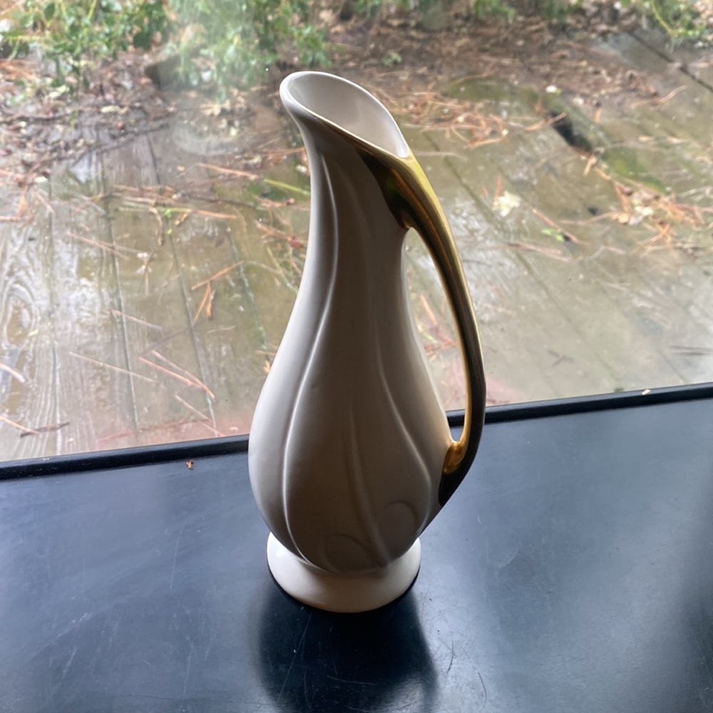 Elegant Cream Ceramic Vase - Picture 3 of 3